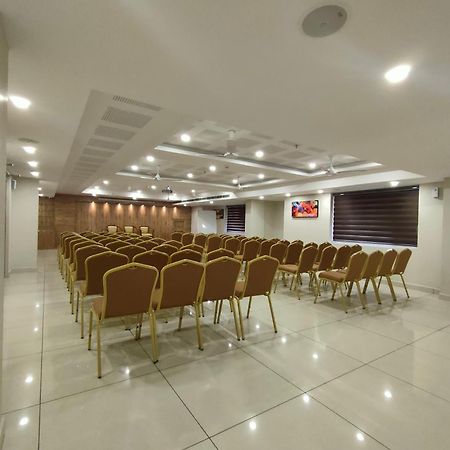 Lumbini Supreme Hotell Thrissur Exteriör bild