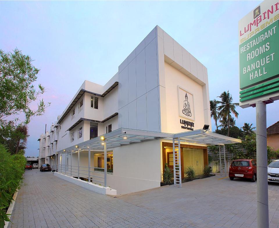 Lumbini Supreme Hotell Thrissur Exteriör bild