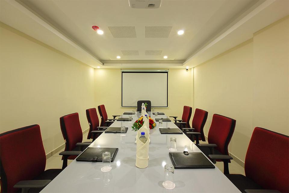 Lumbini Supreme Hotell Thrissur Exteriör bild