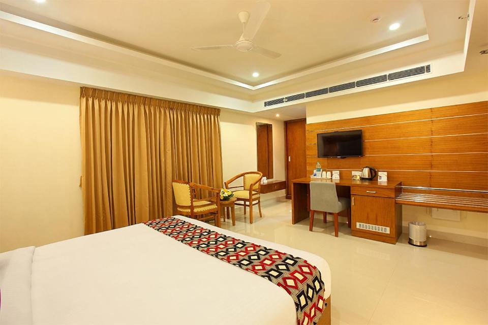 Lumbini Supreme Hotell Thrissur Exteriör bild