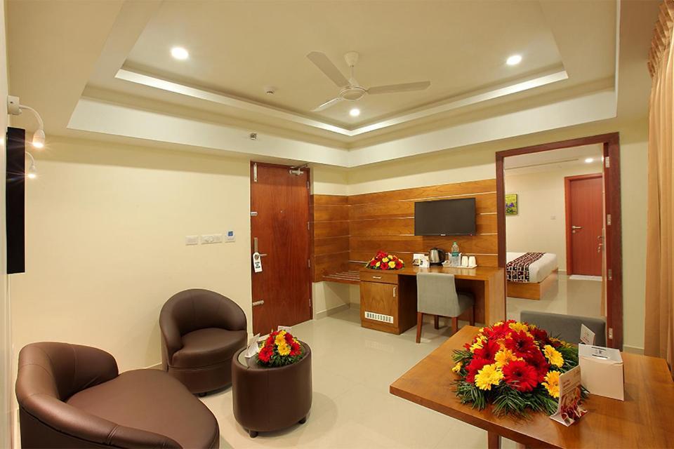 Lumbini Supreme Hotell Thrissur Exteriör bild