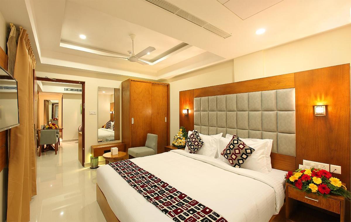 Lumbini Supreme Hotell Thrissur Exteriör bild