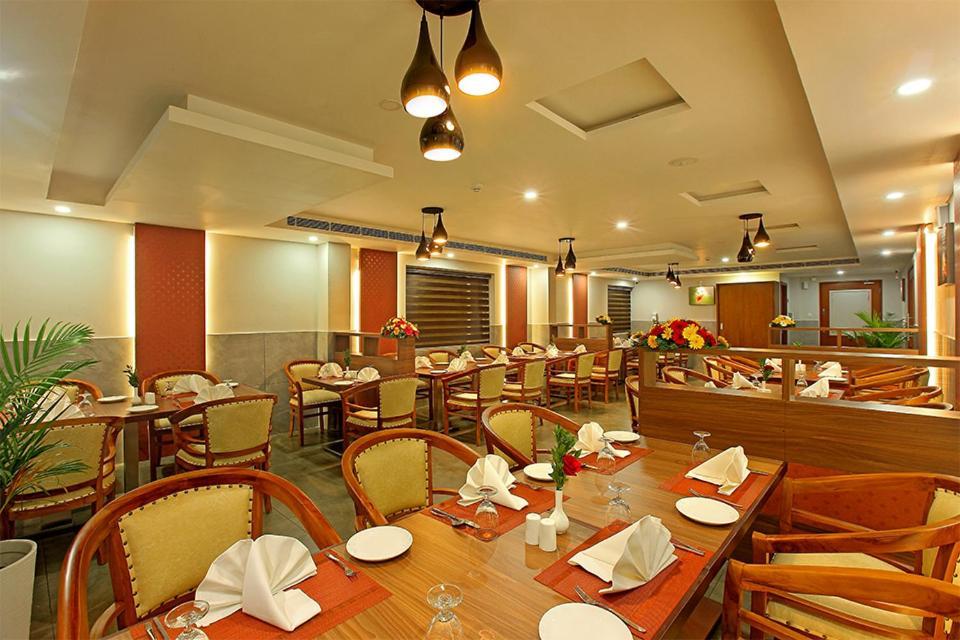 Lumbini Supreme Hotell Thrissur Exteriör bild
