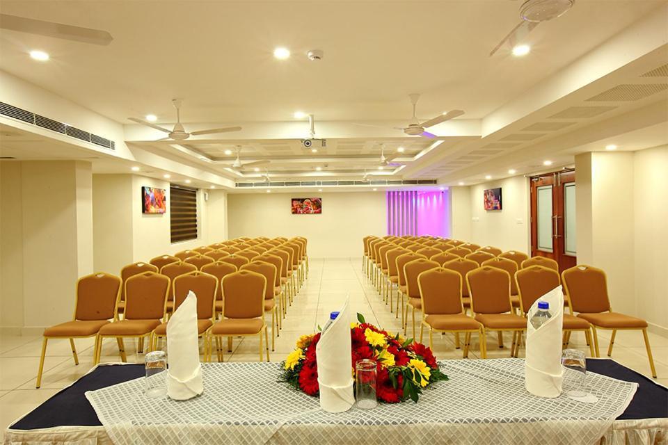 Lumbini Supreme Hotell Thrissur Exteriör bild