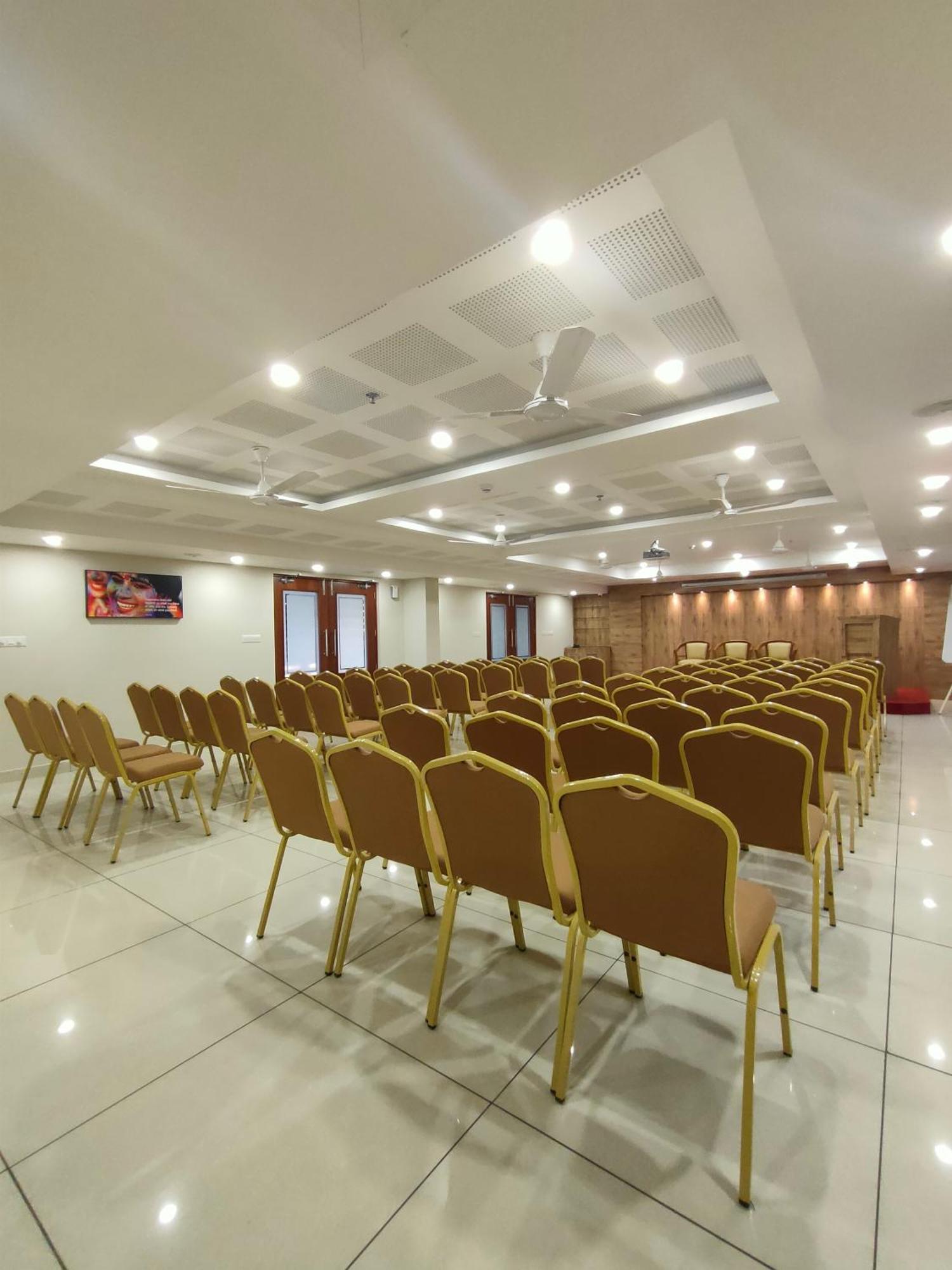 Lumbini Supreme Hotell Thrissur Exteriör bild
