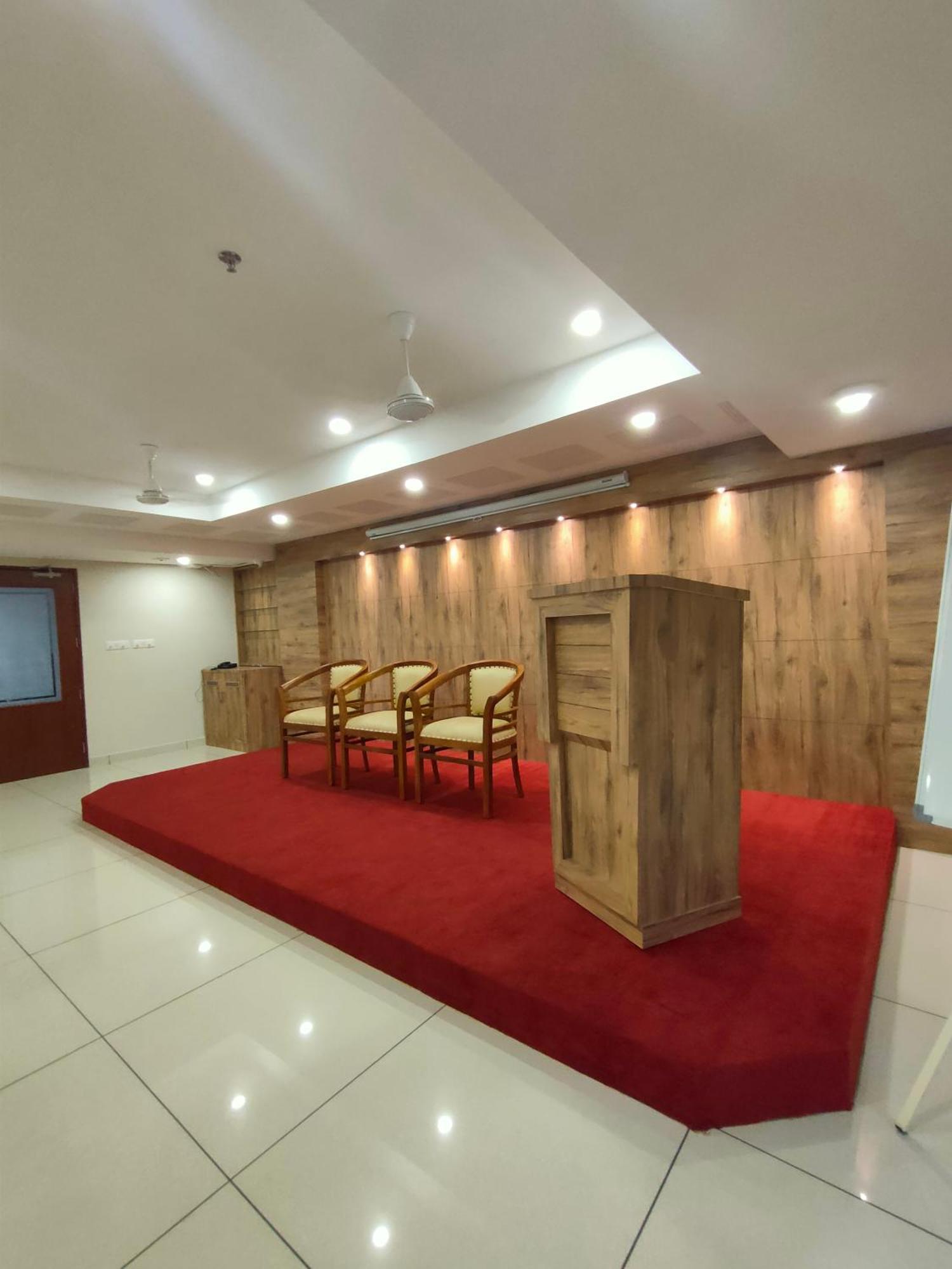 Lumbini Supreme Hotell Thrissur Exteriör bild